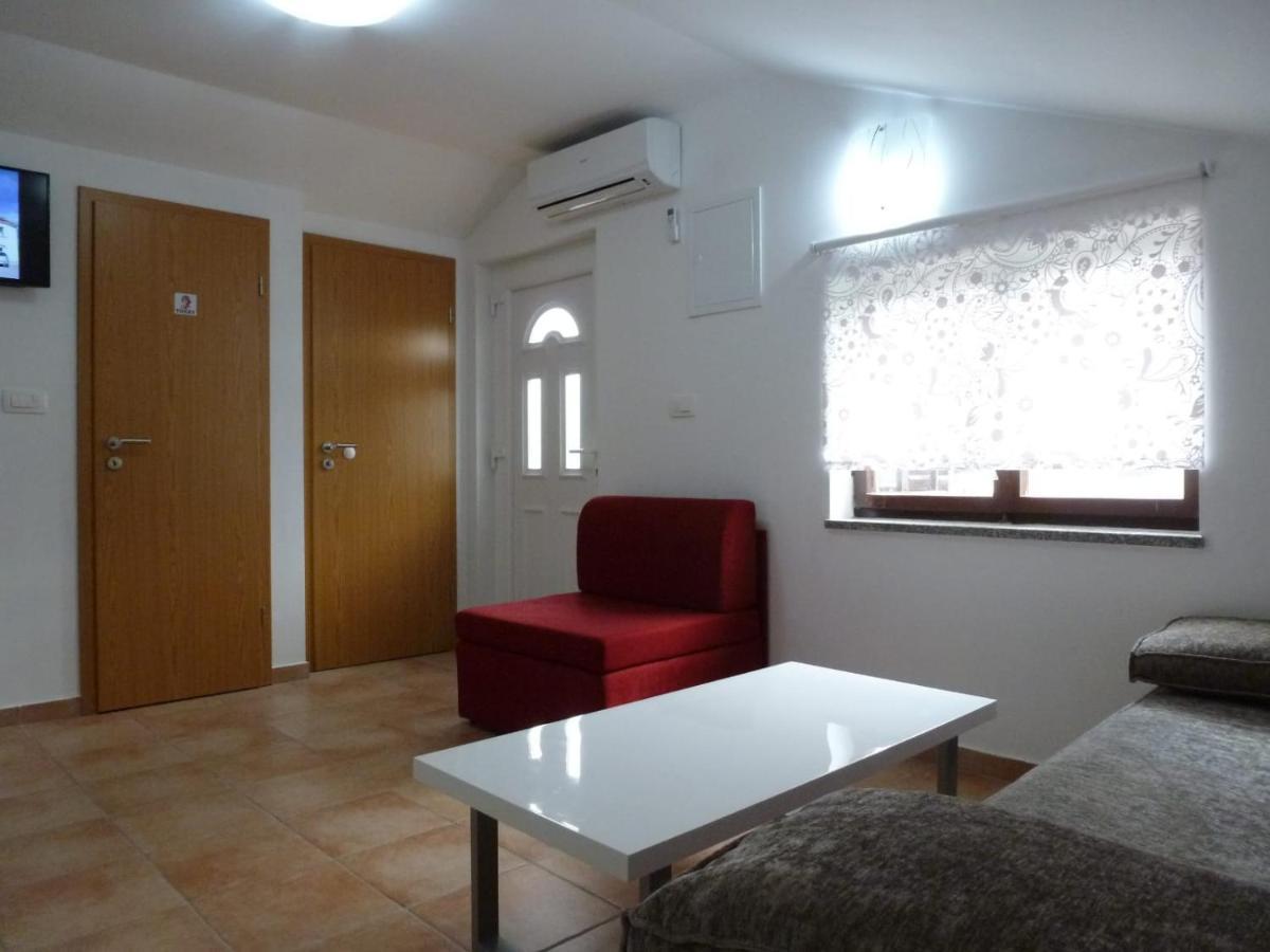 Apartmani Veronika נין מראה חיצוני תמונה